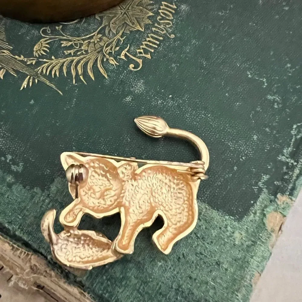 Vintage gold tone cat and mouse w faux rhinestones.